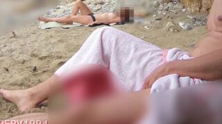 HANDJOB BY REAL TEEN STRANGER ON THE BEACH AFTER DICK FLASHING! Towel drops, shows big cock! Cumshot